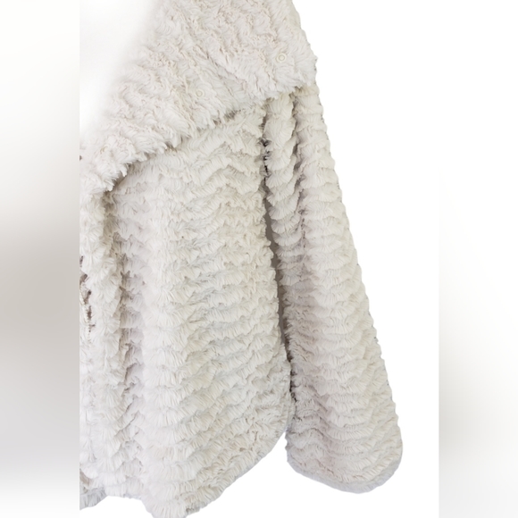 COPY - 🎉HP🎉Patagonia Pelage Fleece Jacket in Raw Linen - Picture 4 of 14
